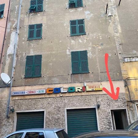 Una Stanza In Un Appartamento Genua Exteriör bild
