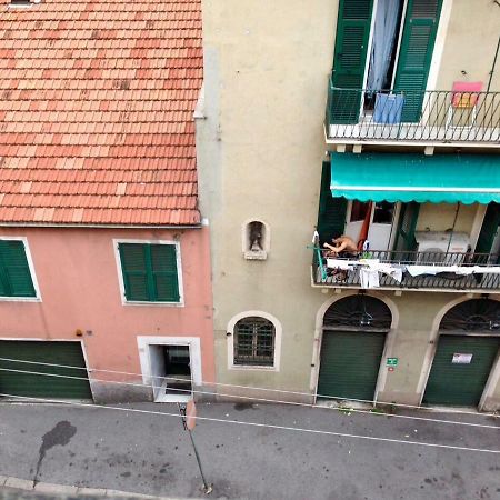 Una Stanza In Un Appartamento Genua Exteriör bild
